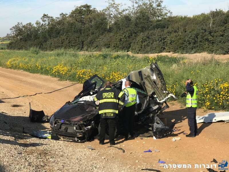 הרכב עף לתעלה // צילום: דוברות המשטרה